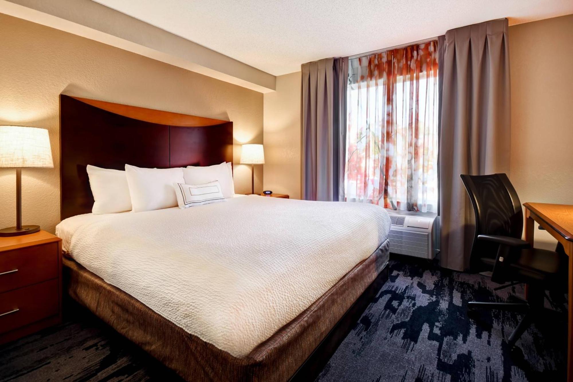 Fairfield Inn & Suites By Marriott Atlanta Кеннесо Экстерьер фото