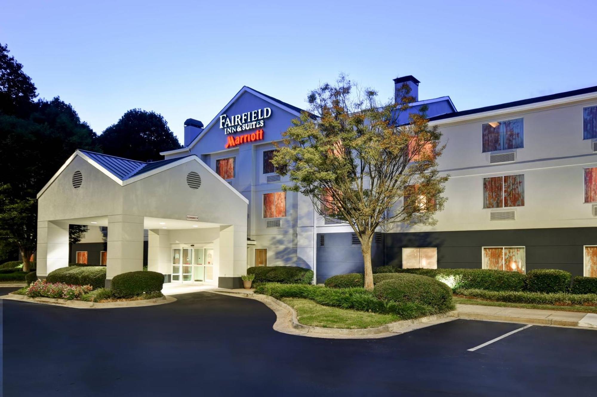 Fairfield Inn & Suites By Marriott Atlanta Кеннесо Экстерьер фото